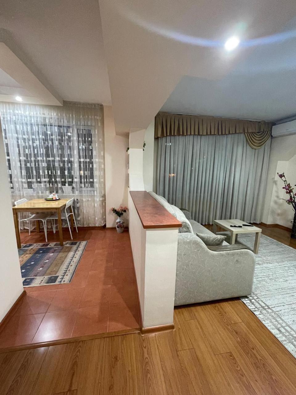 Apartament Flat Ałma Ata Zewnętrze zdjęcie